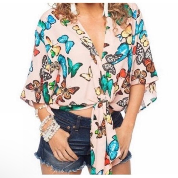 Buddy Love Muse Monarch Print Light Pink Tie Front Detail Cropped Top Sz XS NWOT - Picture 4 of 8